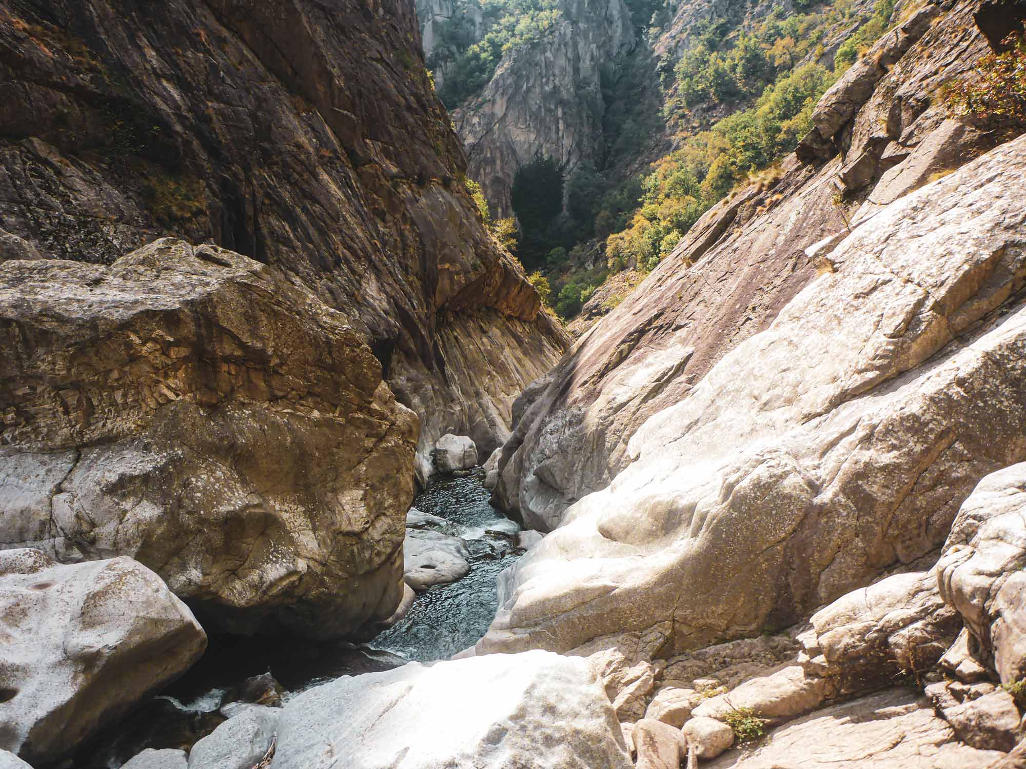 Gorge du canyon sportif du Chassezac intégral avec Nature Canyon Ardèche