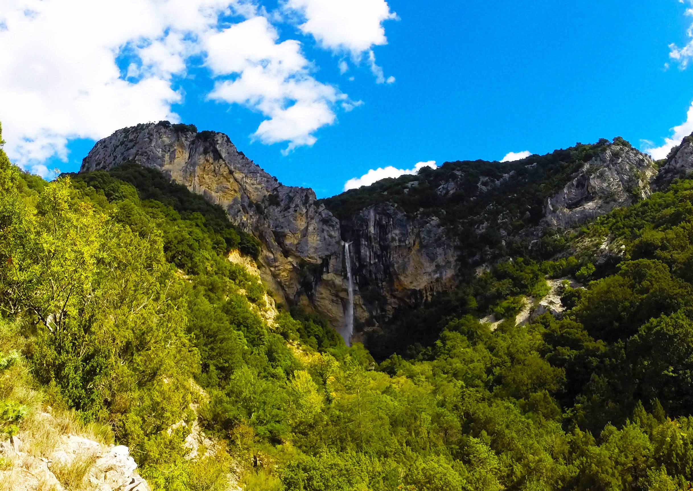Cascade du parcours canyoning de Pissevieille proche de Vallon Pont d'Arc avec Nature Canyon Ardèche